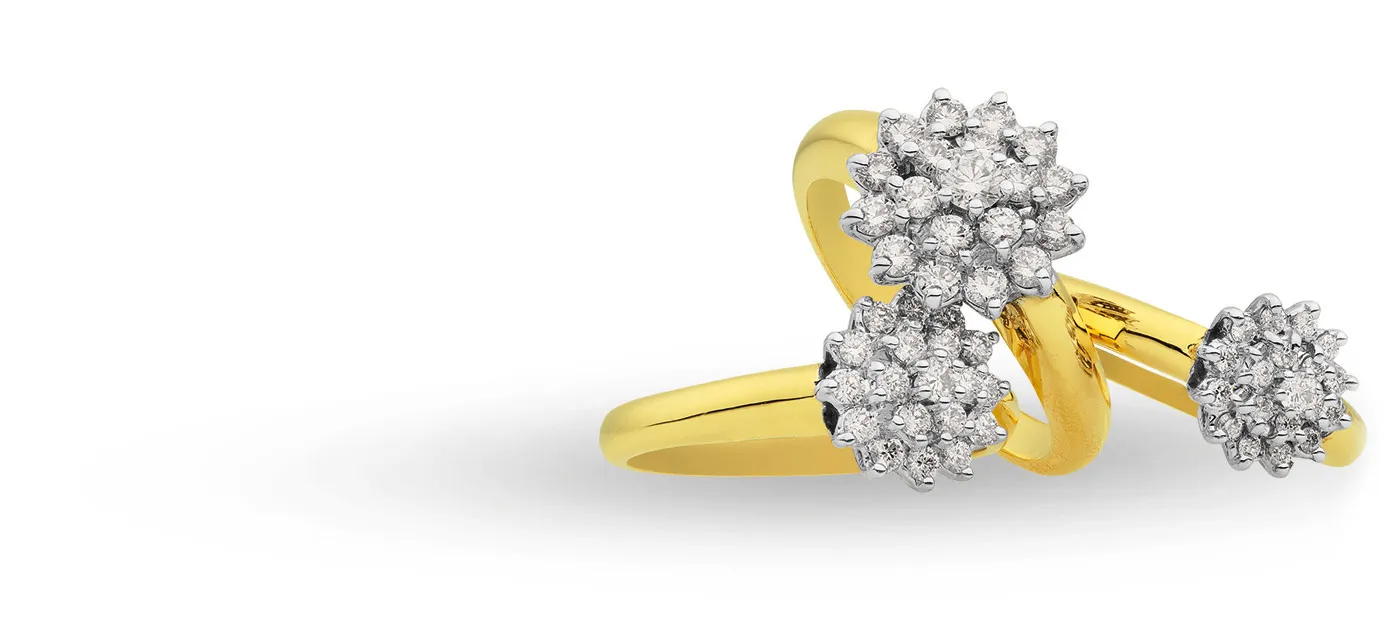 Gouden ringen van Eclat met een rozet van diamanten