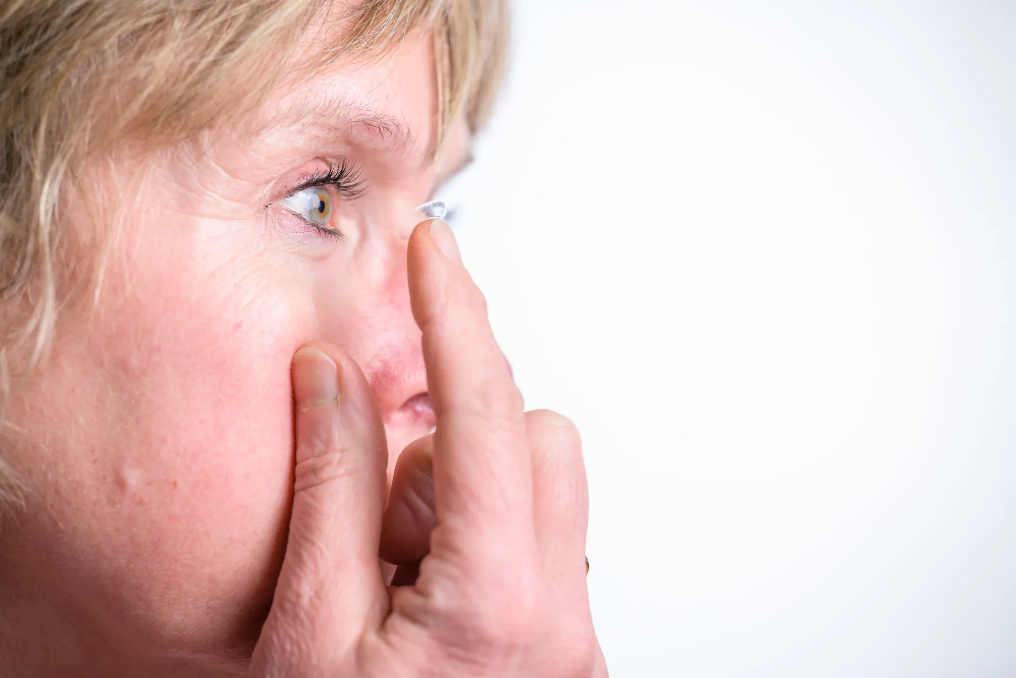 Begeleiding bij het inzetten en verzorgen van contactlenzen bij Von Oy